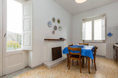 Ceraso Apartment | Spacious apartment in Ceraso with mountain view
