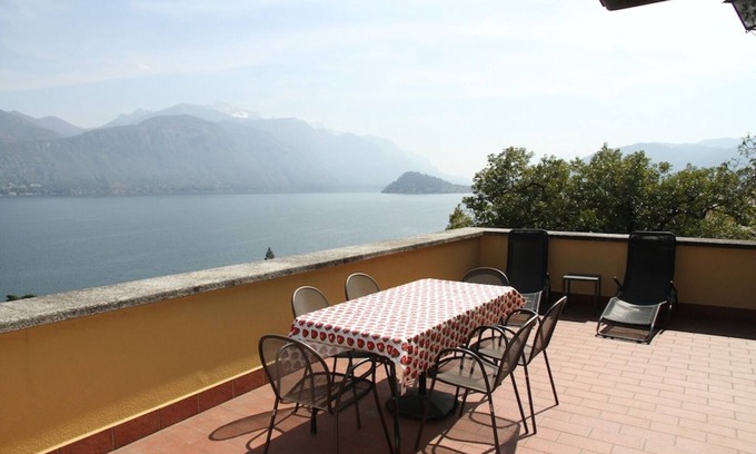 Menaggio Apartment | Spacious apartment in residential area with lake view