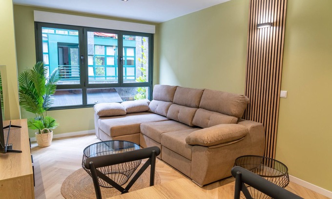 Oviedo City Centre Apartment | Spacious Apartment in the Heart of Oviedo