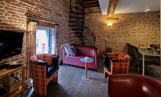 Mesch Apartment | Spacious Apartment near Town Center in Mesch