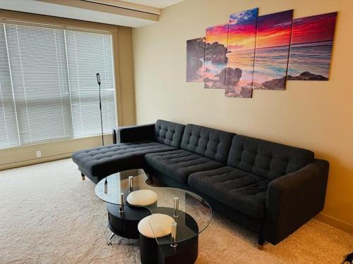 Haysboro Apartment | Spacious Apartment Near Stampede & Train Station
