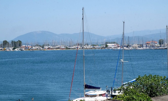 Preveza Apartment | Spacious apartment on the seafront with superb view