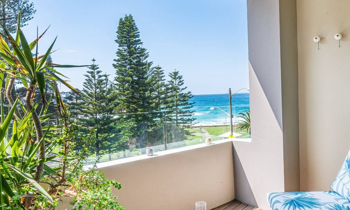 Bronte Apartment | Spacious Apartment with Bronte Beach Views