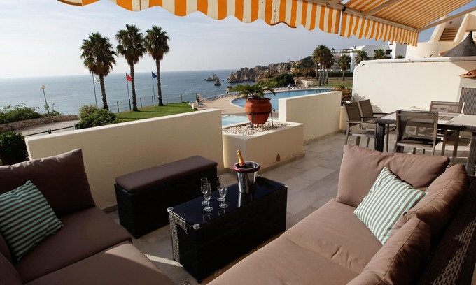Ameijeira Apartment | Spacious apartment with fantastic 180 ° sea view