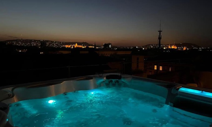 Palace District Apartment | Spacious apartment with shared jacuzzi/private terrace