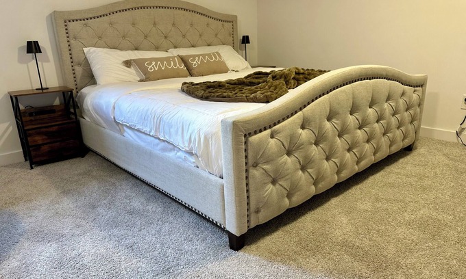 Clarence-Rockland House | Spacious Basement Suite - Private Bath - King Bed -Smart TV - Free Parking