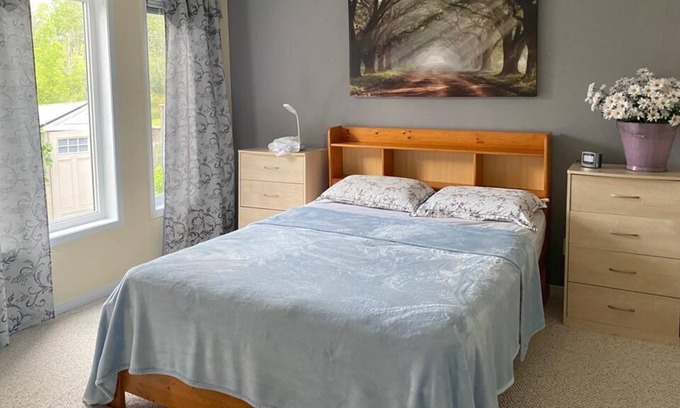 Amherstview House | Spacious Basement Suite .