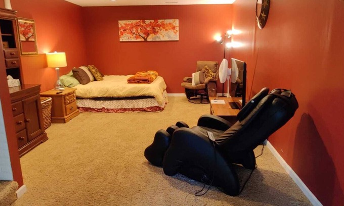 North Central Omaha House | Spacious Basement with Private Walkout Entrance! Massage Chair, Desktop PC.