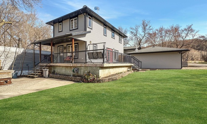 B-Say-Tah House | Spacious beach house oasis in the beautiful Qu’Appelle valley and lakes