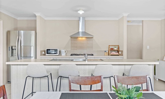 Dawesville House | Spacious Beach House – Family Friendly