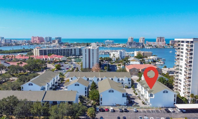 Island Estate House | Spacious Beach Townhouse w Pool & short Walk to the Beach! 30 Day+ Rental
