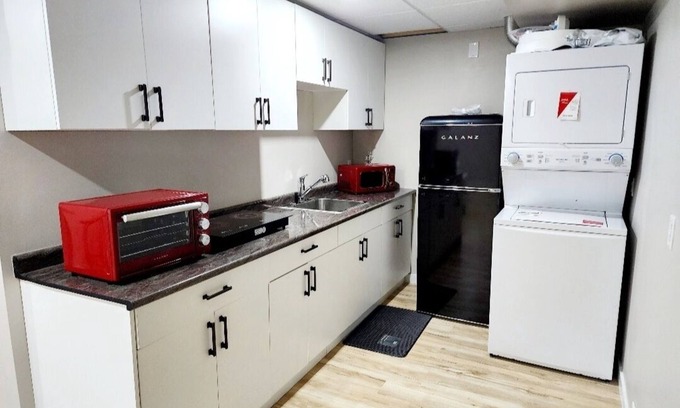Fort Gary Apartment | Spacious & Beautiful 2 bdrm Suite in family friendly, quiet & safe neighborhood