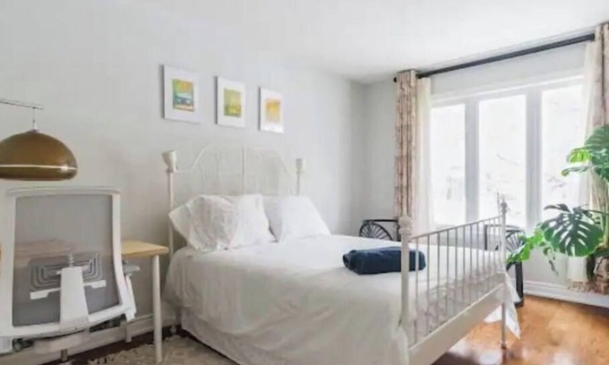 Humber Bay House | Spacious bed and Bath Near the Lake
