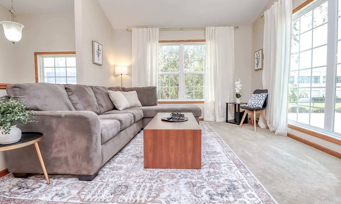 Lincoln House | Spacious Bedrooms 4bd 2b 9 guests BBQ Grill