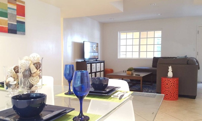 Beverly Grove Apartment | Spacious Beverly Hills 2 Bed w/Parking