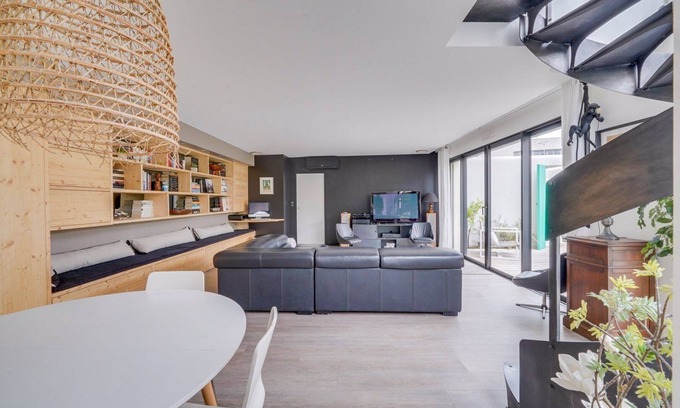 Victor Hugo - Saint-Augustin House | Spacious Bordeaux family home with swimming pool