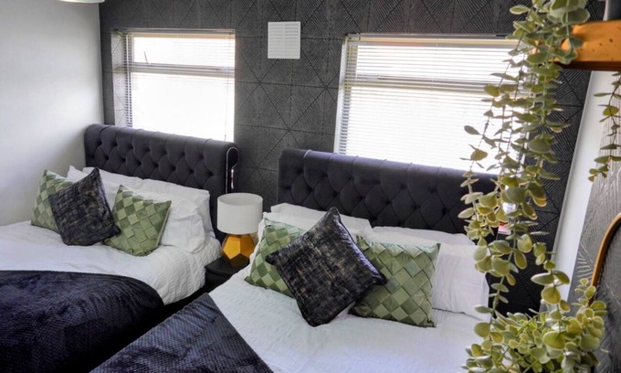 Canterbury House | Spacious Boutique Themed Houses - Large Groups