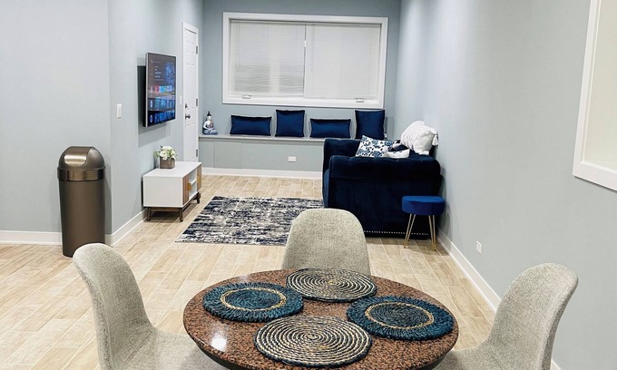 South Austin Apartment | Spacious brand new condo - 15 mins from downtown Chicago! Sleeps 4