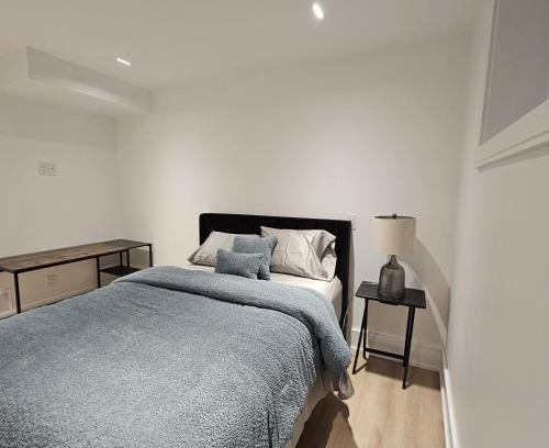 Halton Regional Municipality Apartment | Spacious Bright 9ft Ceiling with Private Entrance