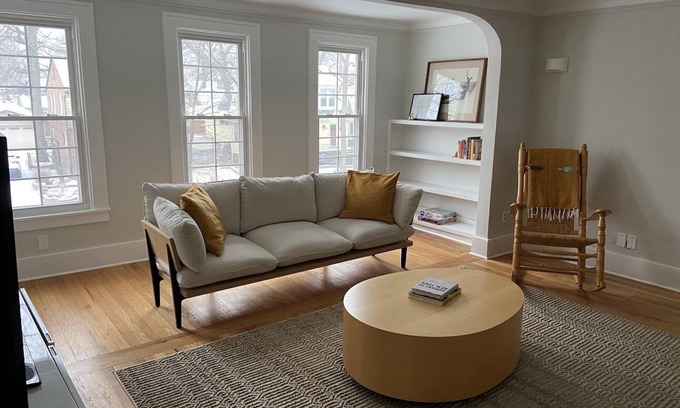 Ferndale Apartment | Spacious, Bright and Airy One Bedroom Apartment