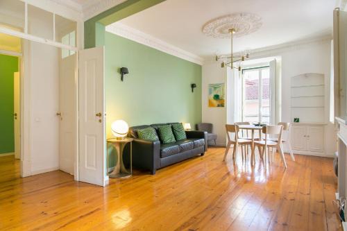 Santos Apartment | Spacious, Bright and Newly Renovated 2 Bedroom Apartment, Lisbon Historical Center, Madragoa