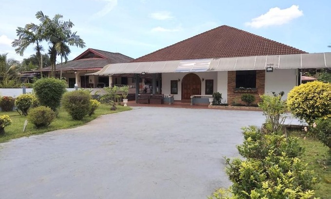 Penampang Villa | Spacious Bungalow with Large Outdoor in Sabah