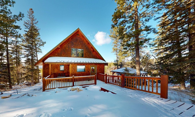 Lead Cabin | Spacious cabin near skiing with amazing view, hot tub, fireplaces, & decks