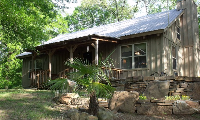 Pearcy Cabin | Spacious Cabin on 18 beautiful acres 20min from downtown. Spa services available