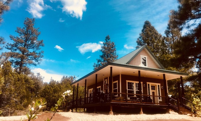 Orderville Cabin | Spacious Cabin right at the edge of Zion National Park & Zion Ponderosa Resort!