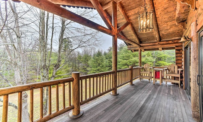 Middle Grove Cabin | Spacious Cabin w/Decks Near Saratoga Springs