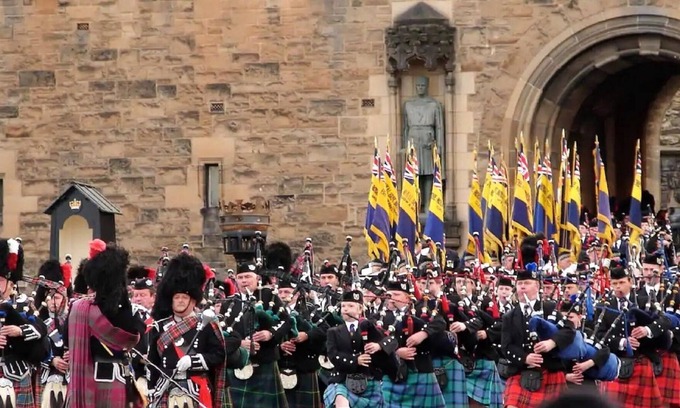 Marchmont Apartment | spacious central historic 3 bedroom 2nd floor original & attractive