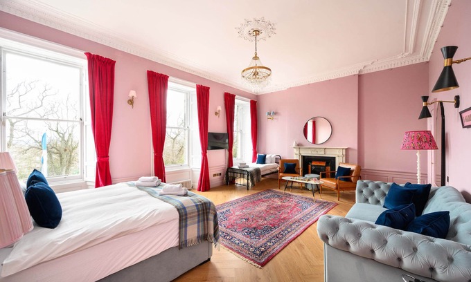 New Town House | Spacious City Centre Family Room