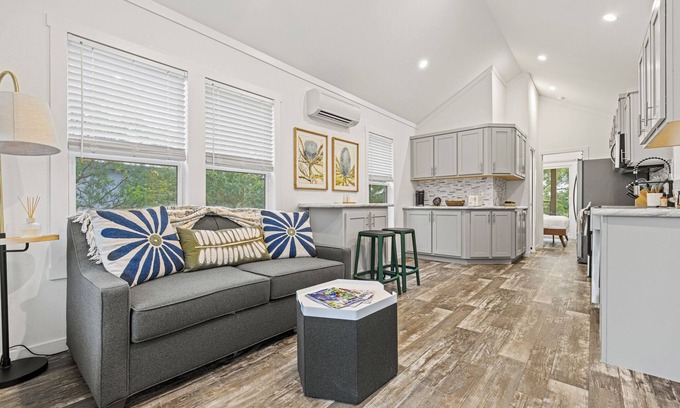 Fredericksburg Cabin | Spacious Classic Cabin at the SKYE Texas Hill Country Resort!