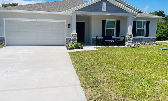 Sebastian Highlands House | Spacious coastal 4-bedroom house in Sebastian with AC, WiFi, and game room.