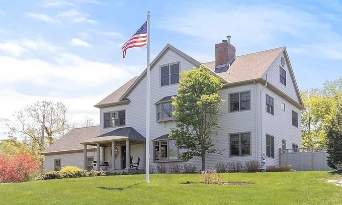 Cohasset House | Spacious coastal home