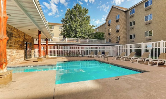 Columbia Hotel | Spacious Columbia Retreat with Rustic-Charm Rooms & Heated Pool