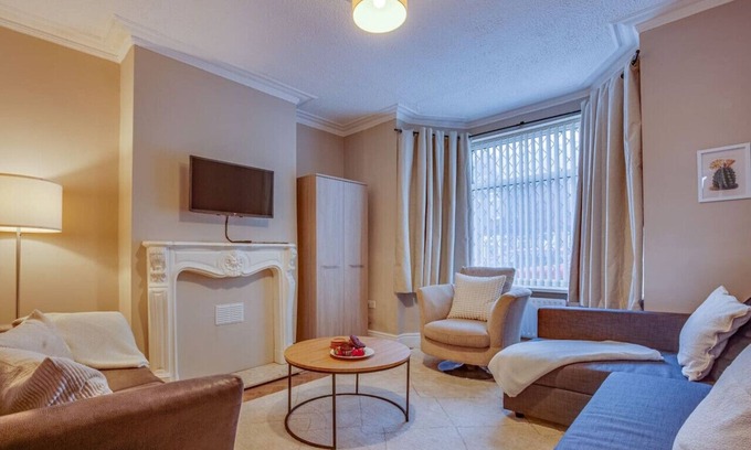 Sheffield House | Spacious Comfort: Ideal 3-Bedroom Hideaway