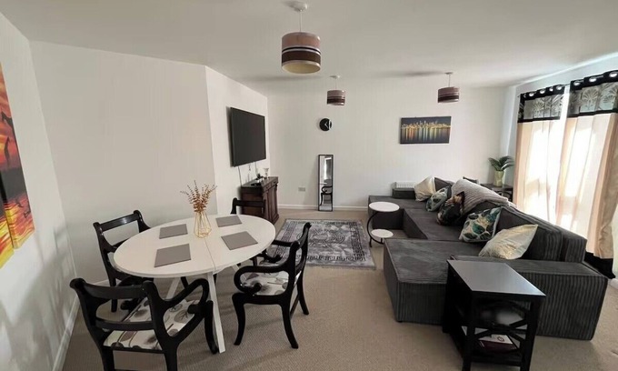 Darley Abbey Apartment | Spacious Comfortable Central Derby 2-Bed Apartment
