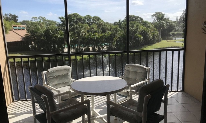 Gulf Gate Estates Condo | Spacious condo with beautiful views, 2 miles from Siesta Key