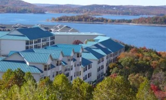 Hollister Condo | Spacious Condo with No Stairs - 3 Bedrooms/3 Bathrooms - King beds - Sleeps 7
