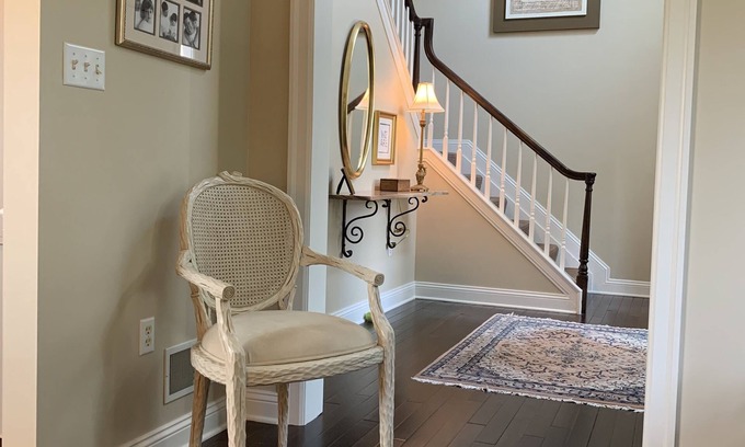 Witmer House | Spacious Contempory close to many attractions