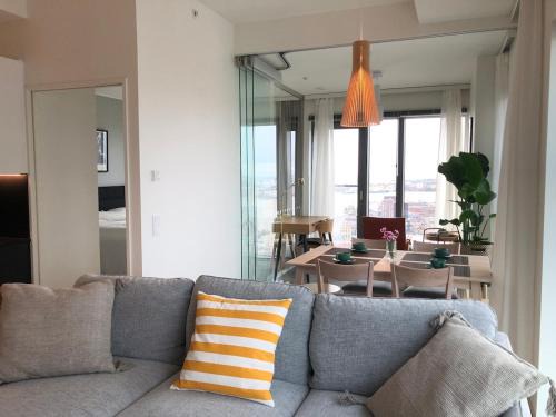 Kallio Apartment | Spacious corner apartment with sea view