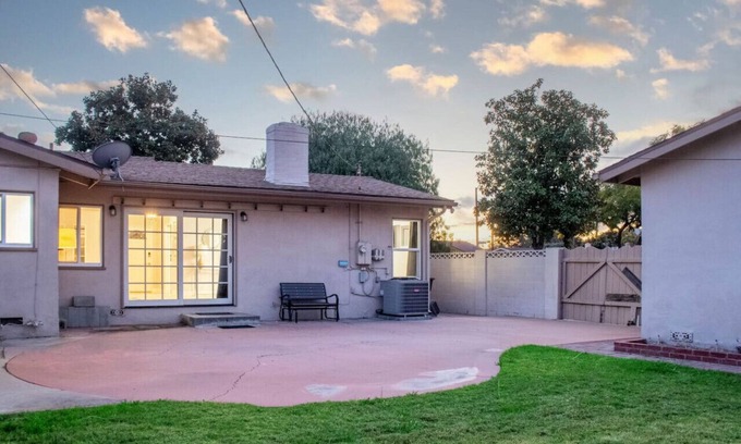 Southwest Anaheim House | Spacious Corner Lot Private Fence Yard Modern Home