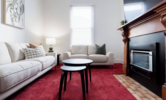 Launceston CBD House | Spacious Cottage Charm Near the CBD