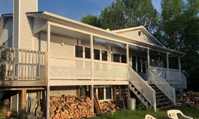Cayamant Cottage | Spacious Cottage on lake, perfect for any occasion