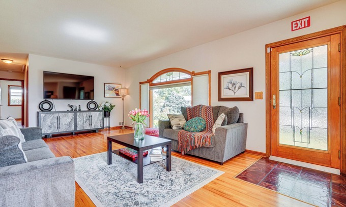 Cottage Grove House | Spacious Cottage Grove Haven Near Downtown St Paul