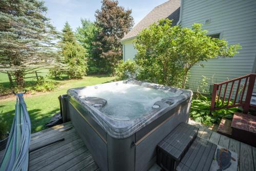 Sidney House | Spacious Country Home, Hot Tub, Fire Pit, Deck