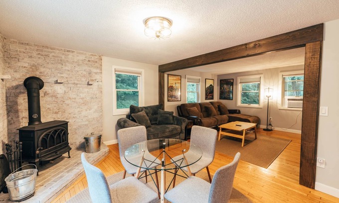 Freeport House | Spacious Country Home Freeport, Only 5 min to LL Bean!