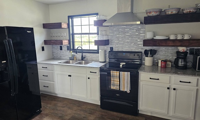 Sherman Other | Spacious Countryside Family Oasis ~ 15mins to Town