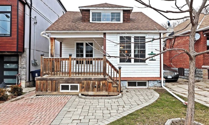 Old East York House | Spacious & Cozy 2-Bedroom Stay in the Heart of East York